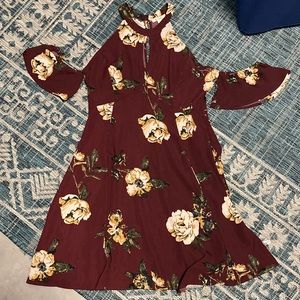 MAROON DRESS SIZE MEDIUM OFF SHOULDER BELL CUFFS